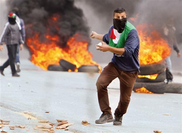Israel presses Palestine to give up its statehood bid