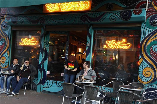 Dutch coffee shops to reopen to tourists