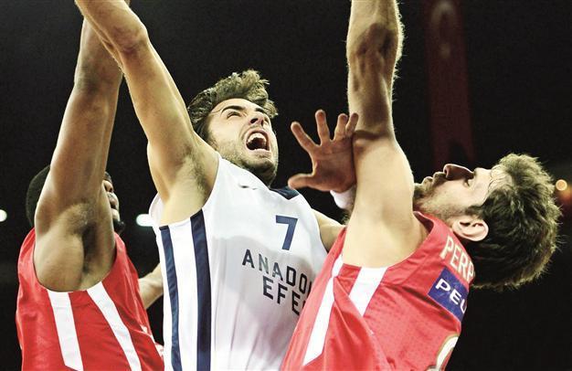 Anadolu Efes plays holder Olympiacos