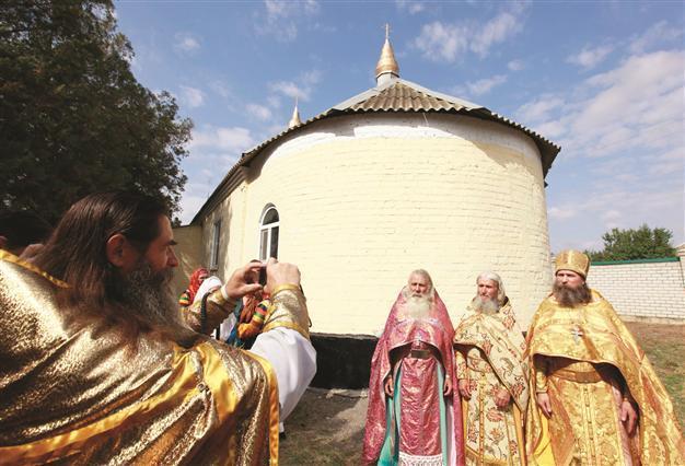 Russia allows clerics to join upcoming elections