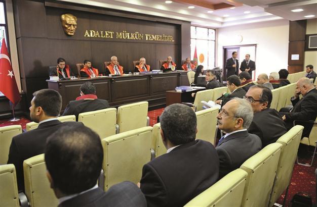 Ex-prosecutors in charity corruption case acquitted