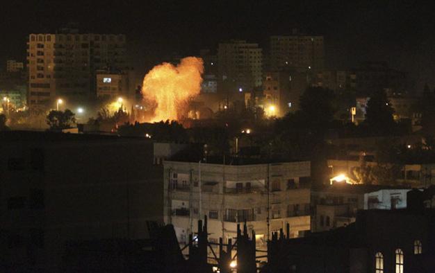 Israeli air strikes hit Hamas HQ in Gaza