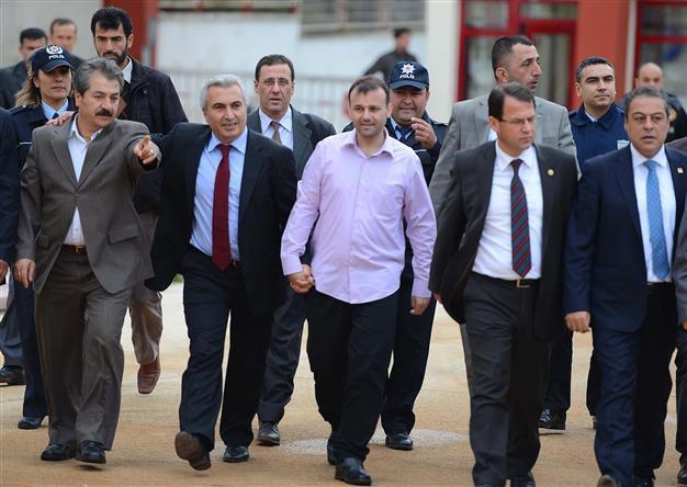Turkish journalist freed, causes rift between AKP, CHP