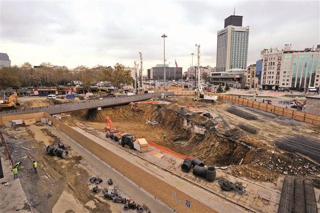 Footbridge opened in Taksim Square