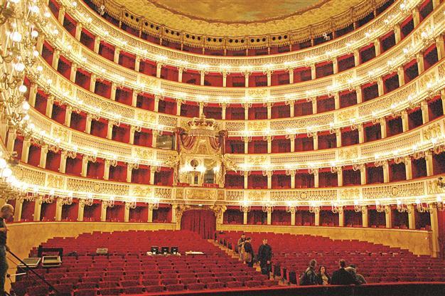 Turkish director stages ‘La Traviata’ in Italian theater