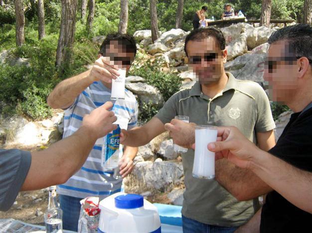 Officials abandon probe into photos depicting teachers drinking rakı
