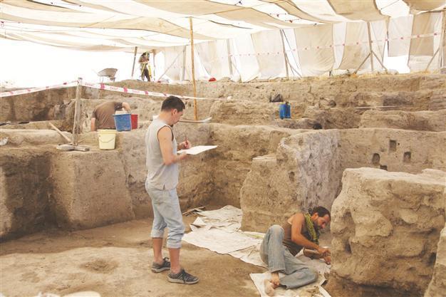 Rare obsidian mirrors found in the ancient settlement of Çatalhöyük