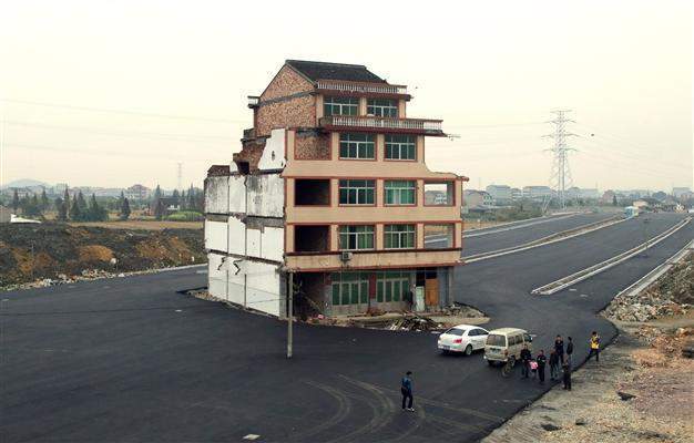 Chinas holdout homeowners stuck in the road