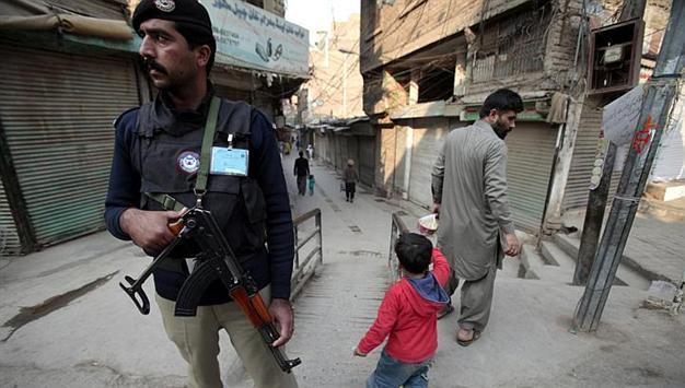 Pakistani Taliban claim blast near Shiite procession