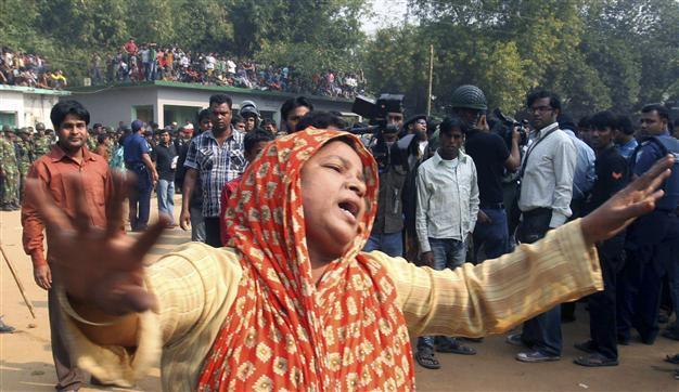 Thousands demonstrate in Bangladesh after deadly blaze