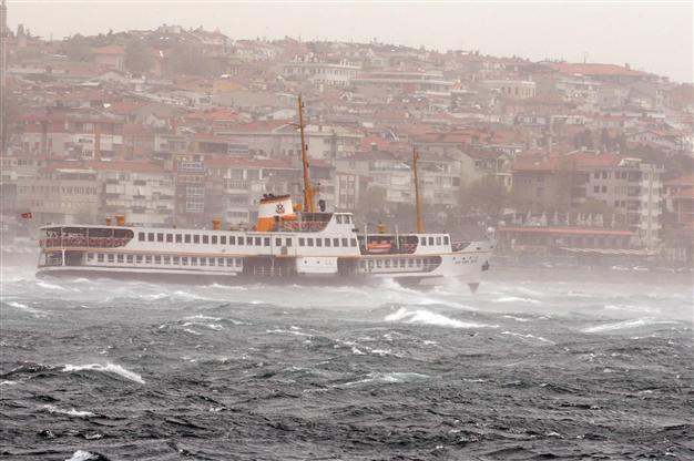 Istanbul overcome by heavy wind