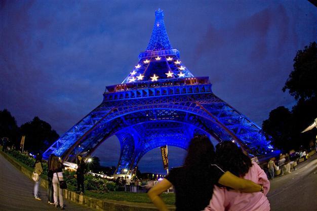 Eiffel Tower gets risque makeover in fight against AIDS