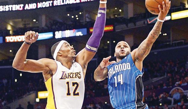 Orlando gets better of Howard, stuns Lakers