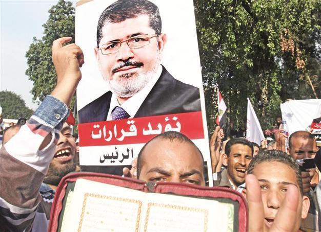 Egyptian President Morsi losing support amid tension with judiciary