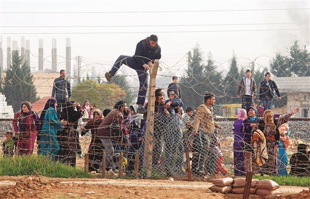 Syria hit on border town fuels tension