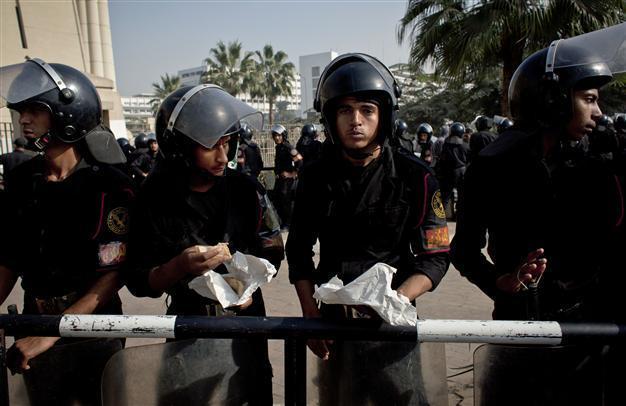 Egypt opposition to march on presidential palace