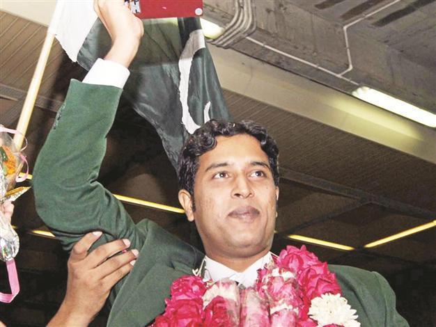 Pakistan hails Asif, the fairytale snooker champion