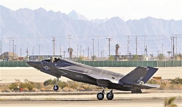 Canadians reviewing, not abandoning F-35 project