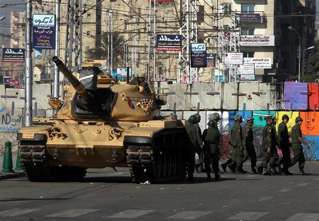 Morsi gives Egypt army police powers ahead of referendum