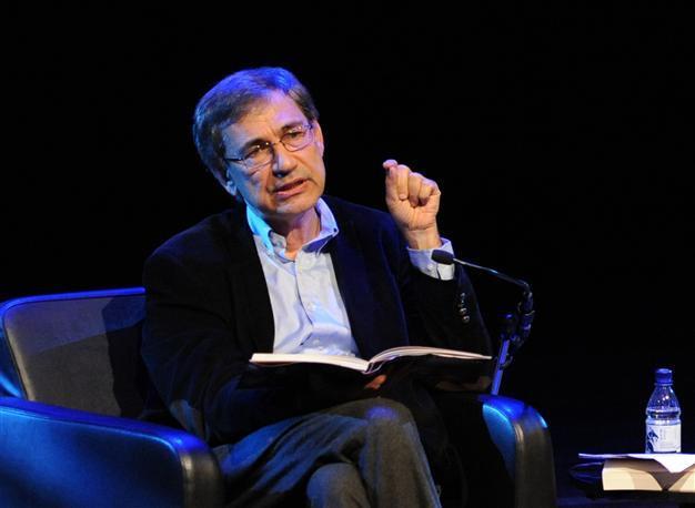 Orhan Pamuk calls on Bashar al-Assad to resign