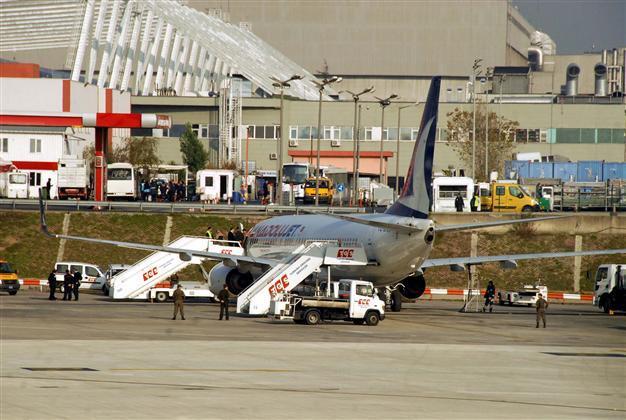 Airplane carrying inmates to İzmir forced to land in Istanbul