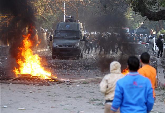 Nine hurt as gunmen fire at Cairo protesters