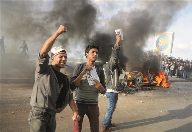 Tension high as Egypt votes for Constitution