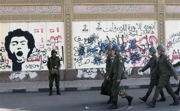 Egypts streets reflect divisions over referendum
