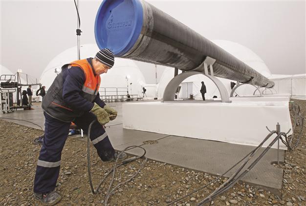Moscow, Kiev hint at new deal on gas