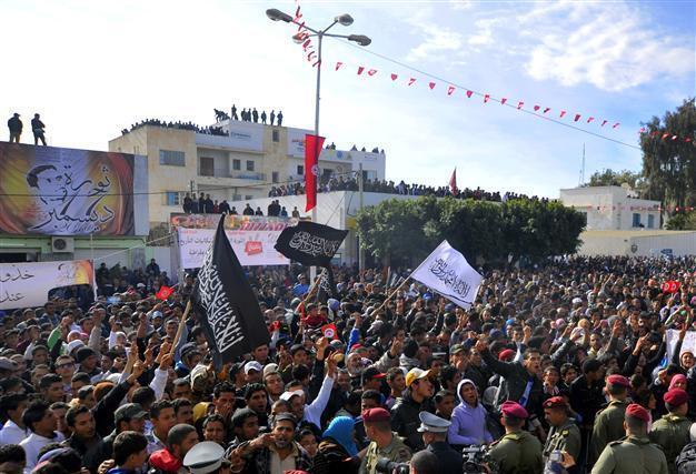 Rocks, insults on Tunisian uprising anniversary