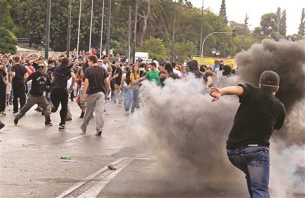 Angered by cuts, judges hit Greece where it hurts