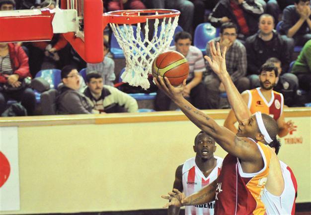 Fener, Galatasaray renew rivalry on basketball court