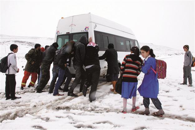 Heavy snow, cold hit eastern Turkey