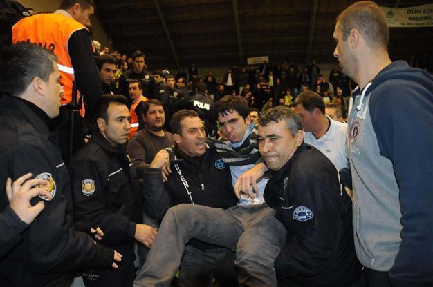 Video depicts Turkish policeman beating fan suffering asthma attack during match