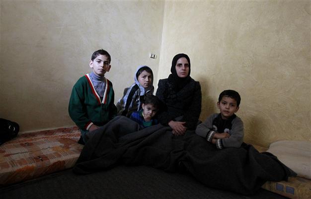 Fleeing Syria, Palestinian refugees cram Beirut camp