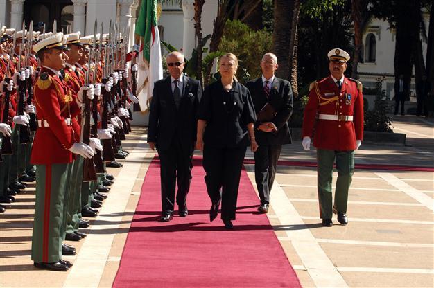 Clinton, EU diplomats on joint tour of Balkans