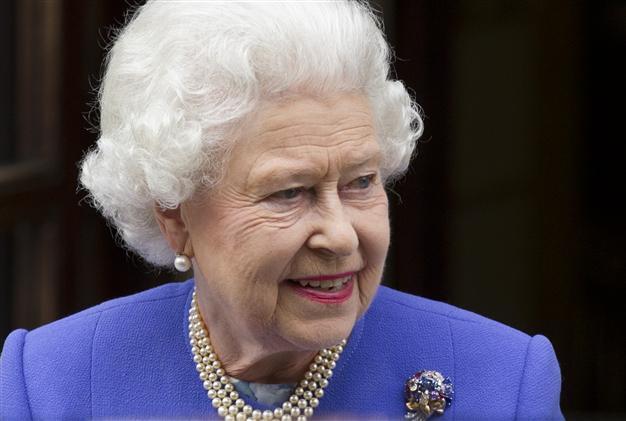 Queens Christmas speech goes 3D