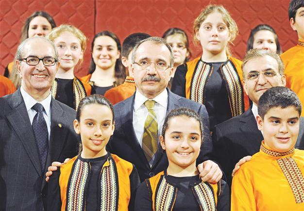 Marking first, Turkish minister visits Armenian school