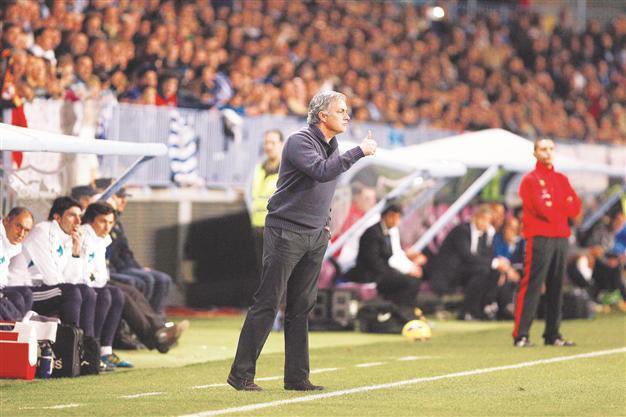 Mou under pressure for Casillas decision