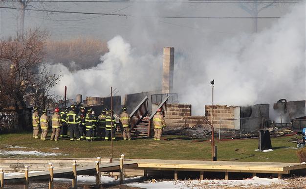 Two US firefighters shot dead in arson trap