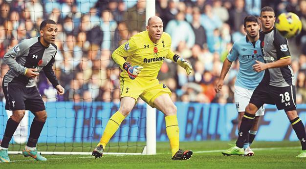 Spurs extends contract of veteran Brad Friedel