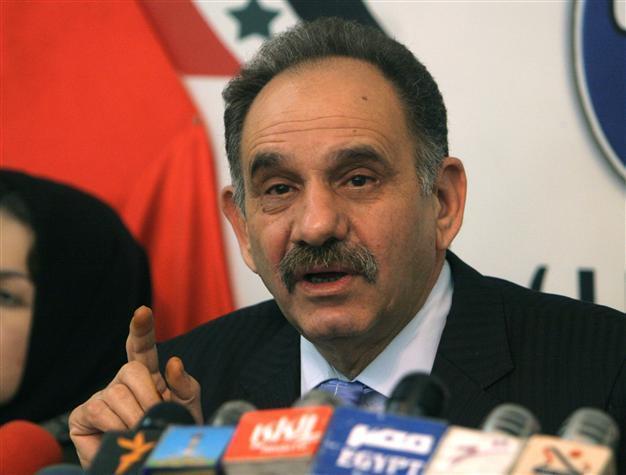Two hurt as protesters attack Iraq deputy PM