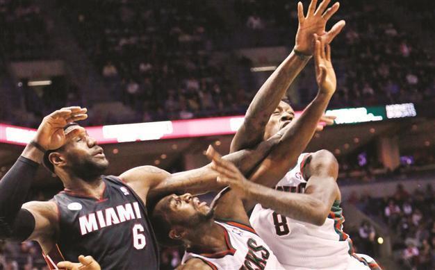 Bucks burn Heat despite Wade’s return