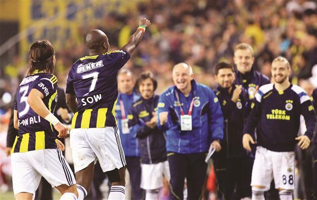 Fener closes gap with leader