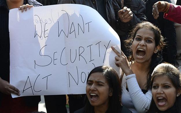 India appeals for calm after gang-rape victim dies