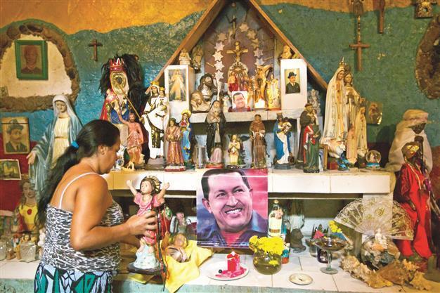 Chavez suffering severe lung infection as uncertainty grows