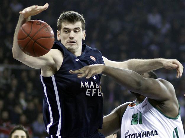 Anadolu Efes picks up first Top 16 win