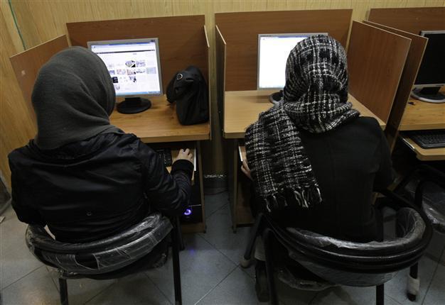 Iran designing software for controlled social media access