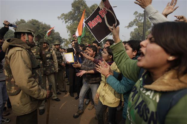 Police shut down roads to stop India rape protests