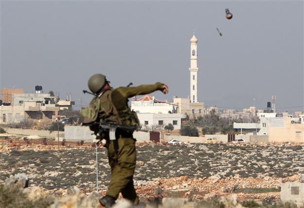 Israeli army exercise forces Palestinian evacuation